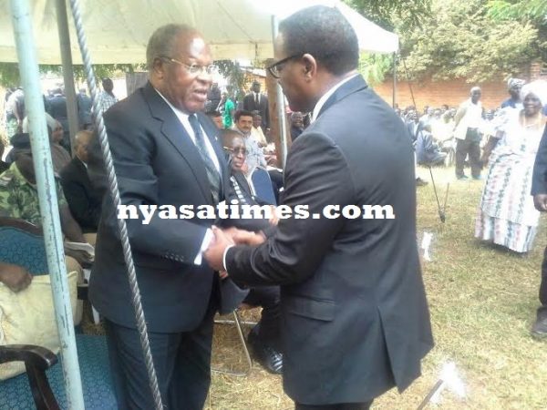 Opposition chief Chakwera consoles former president Bakili Muluzi