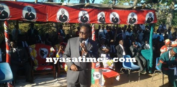Chakwera addressing a rally in Kasungu on Sunday - Photo by Alfred Chauwa, Nyasa Times