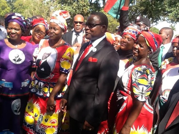 Chakwera flanked by MCP membersordered by court to hold extrairdinary convention