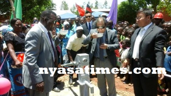 Chaponda and Chinese Ambasssador having a feel of the water