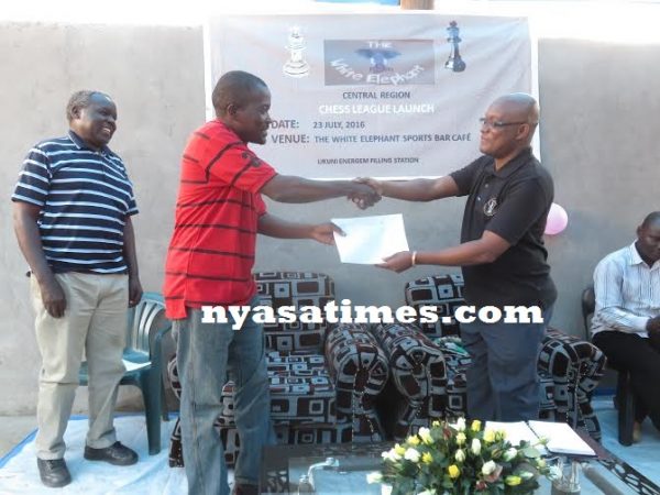 Chaponda presents K1m cheque to Msopera