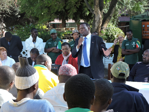Chaponda speaking to Malawians in South Africa
