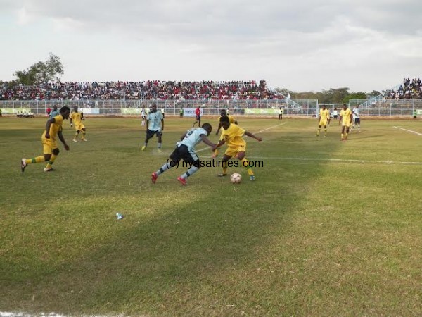 Chawanagwa Kaonga beats a Civo defender.