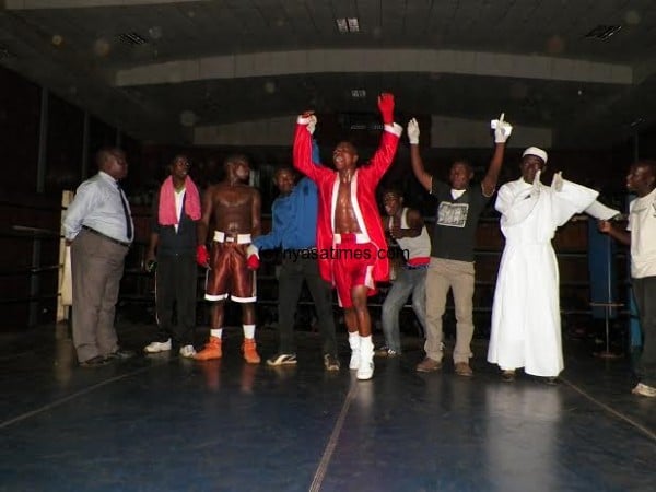Chazama celebrates after the first verdict, Pic Alex Mwazalumo.