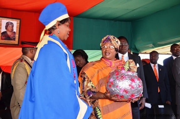 Chief Chikowi gives Pres Banda gifts