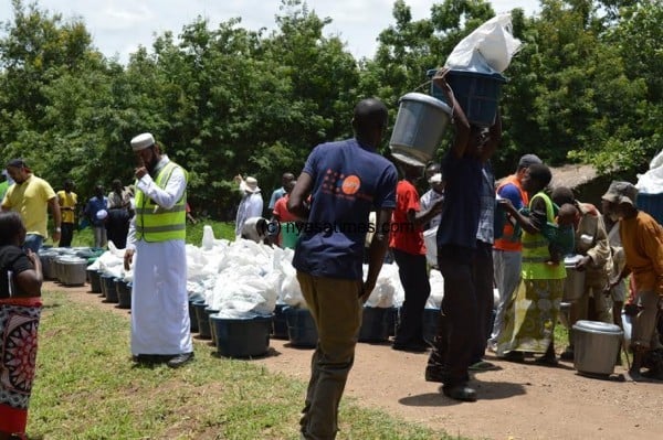 Chikwawa Relief aid distribution by AMRA