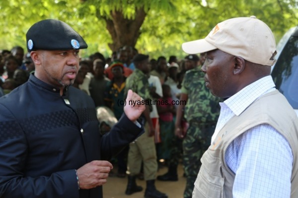 Leading from the Frontline: Malawi VP Chilima discussing with an official on Nsanje floodwater.-Photo by Jeromy Kadewere, Nyasa Times