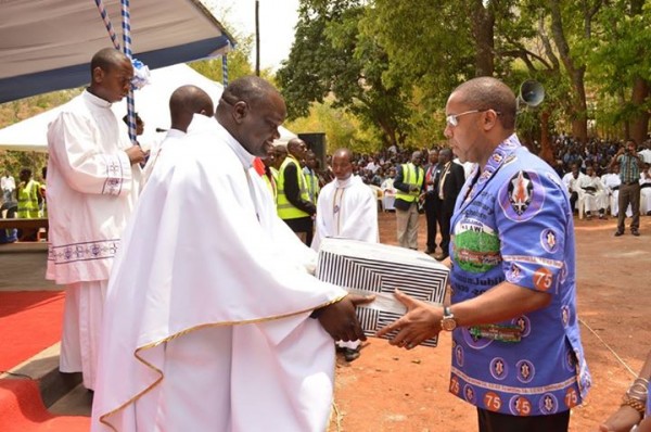 Chilima presents a gift to the clergy