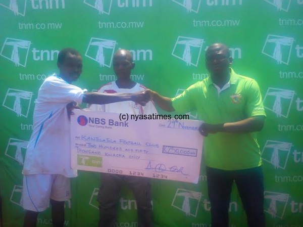 Chimwemwe Mganga .presenting  cheque to Kamntolatola Football Club