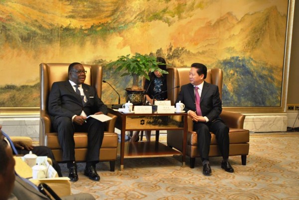 Mutharika holding bilateral meeting with Chen