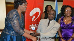 Chitsulo receives the Media House of the year award, flanked by Cheu Mita