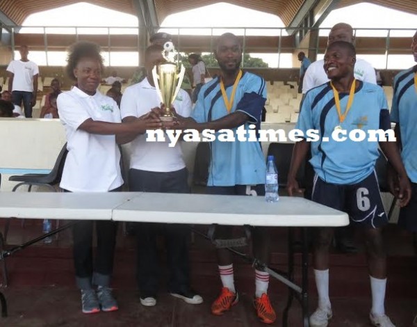 Chiumia presents trophy to Tourism