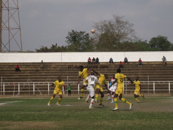 Civo, Lions' players fight for an aerial ball