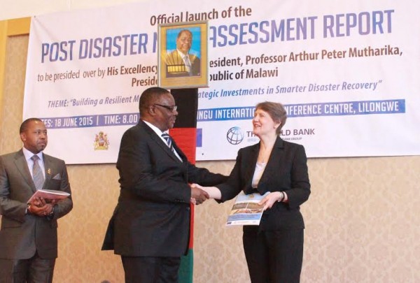 Clark (R) receiving the PDNA report from President Peter Mutharika as  Vice President Saulos Chilima looks on