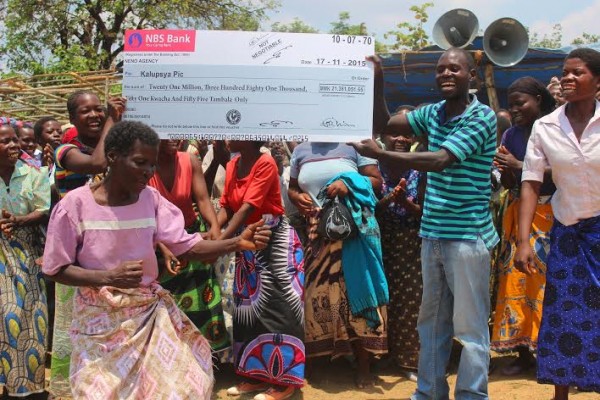Community from Kalupsa display their cheque.- Photo Jeromy Kadewere