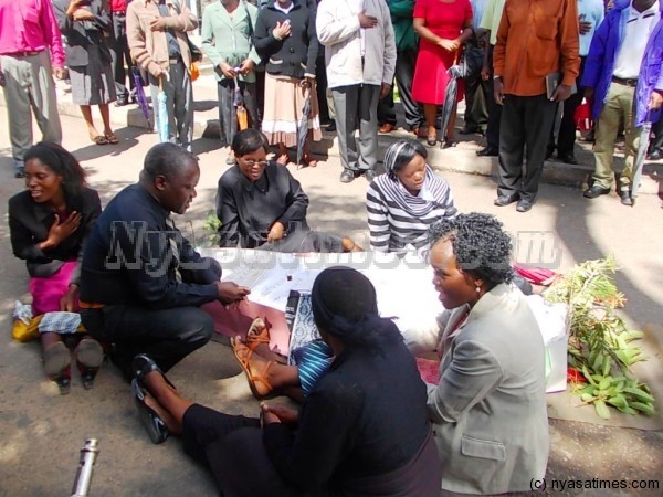 Crying for high wages as some women surrounds the casket...Photo Jeromy Kadewere
