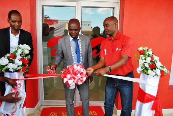 Cutting the ribbon to official open Airtel shop in Zomba....Photo Jeromy Kadewere