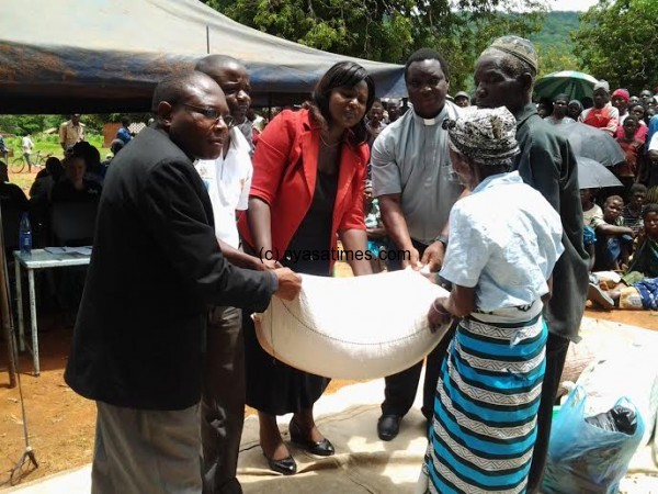 DC Chavula giving out maize in Machinga