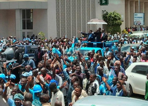 Blue sea: DPP supporters in large turn out