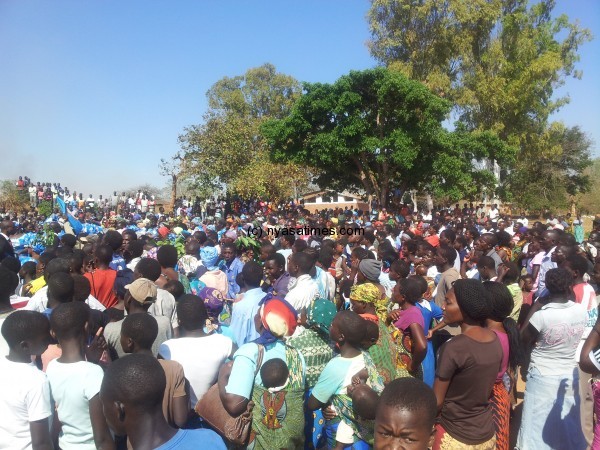 Crowds for Peter Mutharika in the north