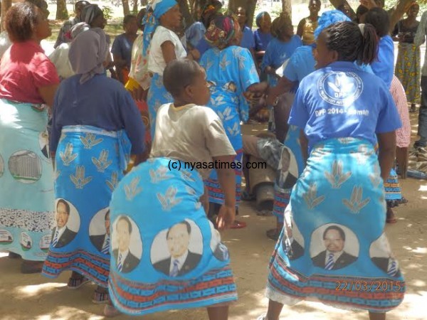 DPP suporters in Mangohci dancing at a rally