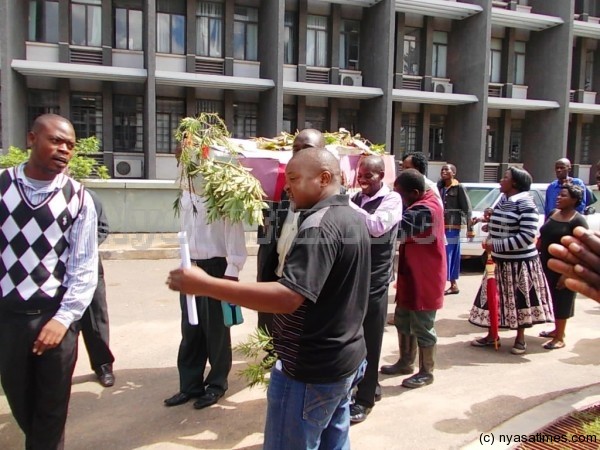 Civil servants  in Blantyre  carrying a 'coffin', in striking demo.-Photo by Jeromy Kadewere/Nyasa Times