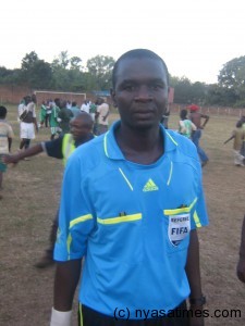 Referee Dennis Nguluwe 