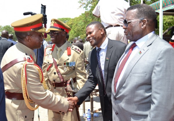 Deputy MDF General Supuni  and Malisoni Ndau (C) 