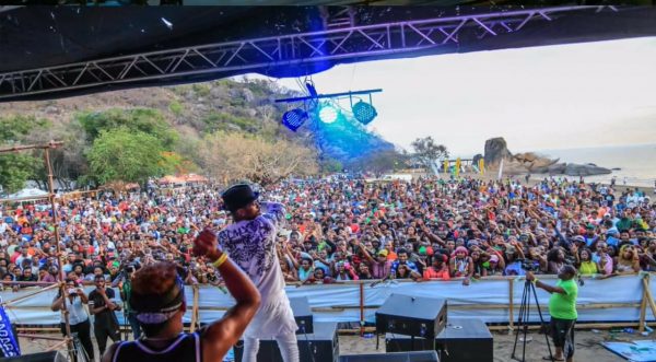 Diamond performing at the Malawi Sand festival