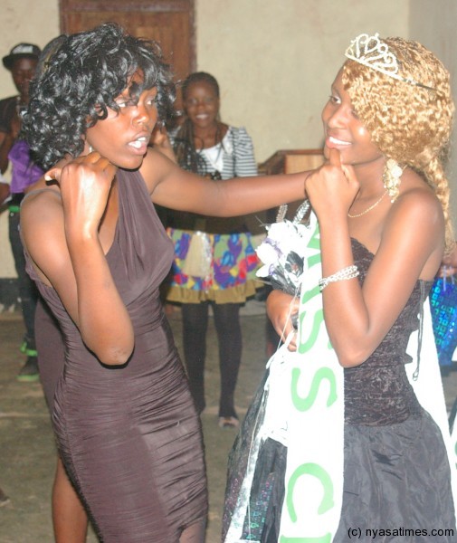Doreen (right) being crowned Miss Chinamwali