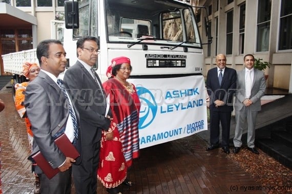President  Banda poses with officials from Paramount Engineering