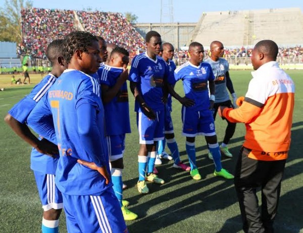 Elijah Kananji doing some pep talk when the game was stopped ...Photo Jeromy Kadewere