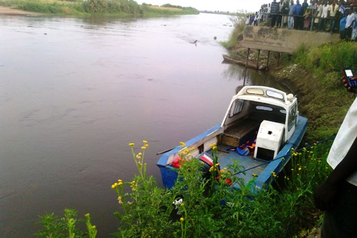 Engine boat carrying the dead body of a pregnant woman