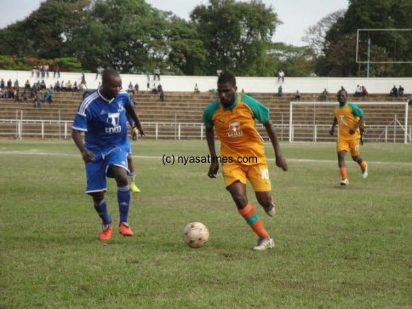 Epac's Clement Mvula tries to beat Gunde during Saturday match.