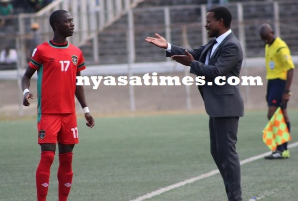 Ernest Mtawali giving instructions to Robin Ngalande...Photo Jeromy Kadewere