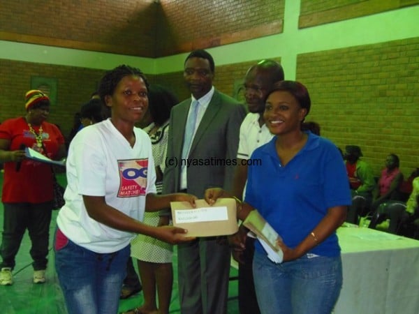 Final prize giving for OG Issa in netball.-Photo by Jeromy Kadewere, Nyasa Times