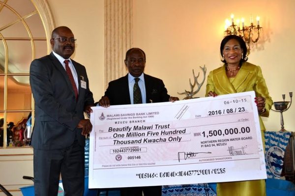 First Lady receives a cheque from NRWB -(c) Abel Ikiloni, Mana