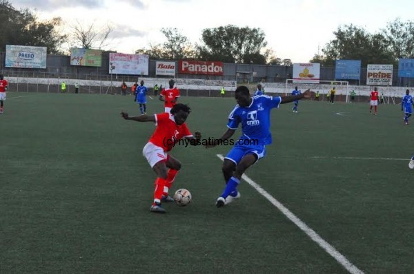 Fischer Kondowe and Peter Nselema fighting for the ball.....Photo Jeromy Kadewere.