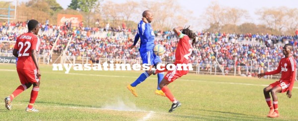 Fischer Kondowe tussling with Victor Nyirenda...Photo Jeromy Kadewere