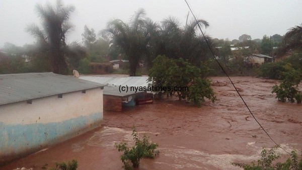  flash-floods caused by an over-flooded Likangala River in Zomba. Picture courtesy of Moses Kalasa.