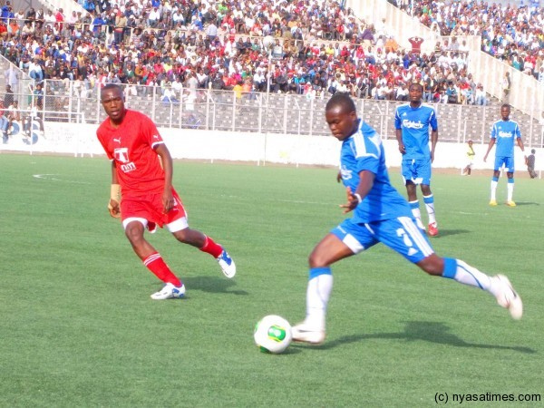 Francis Mlimbika trying to make a cross....Photo Jeromy Kadewere