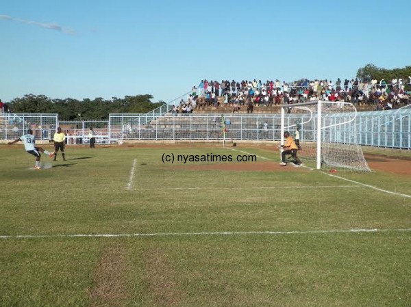 Frank Banda hits crossbar from the spot, Pic Alex Mwazalumo