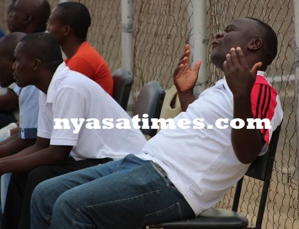 Frustrated coach Stereo Gondwe...Photo Jeromy Kadewere