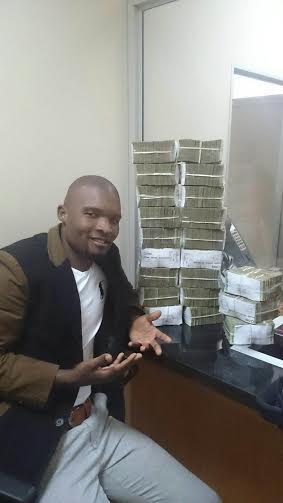 Gaganta in new photo brags about his millions