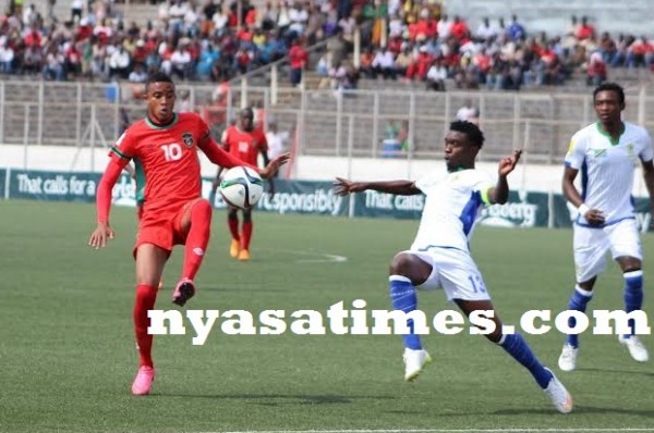 Gerald Phiri trying to win the ball...Photo Jeromy Kadewere.