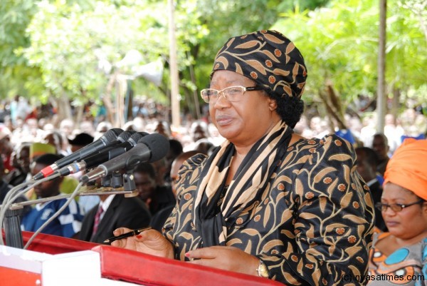 Grief-stricken President Banda during her eulogy at the funeral