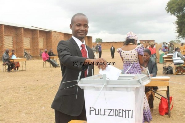Joyce Banda's running mate Sosten Gwengwe voting
