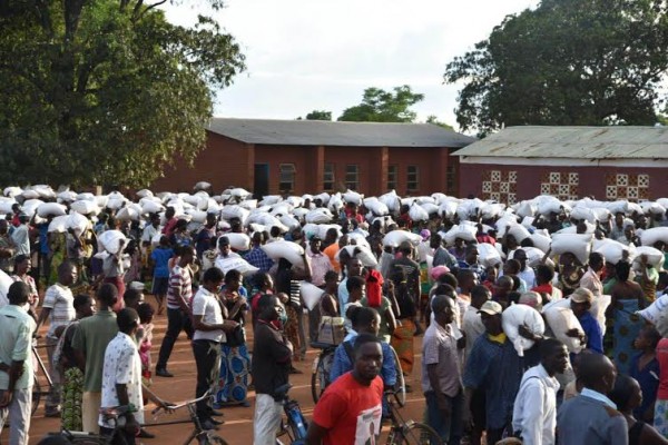 Heads up with maize bags, beneficiaries take home the grain