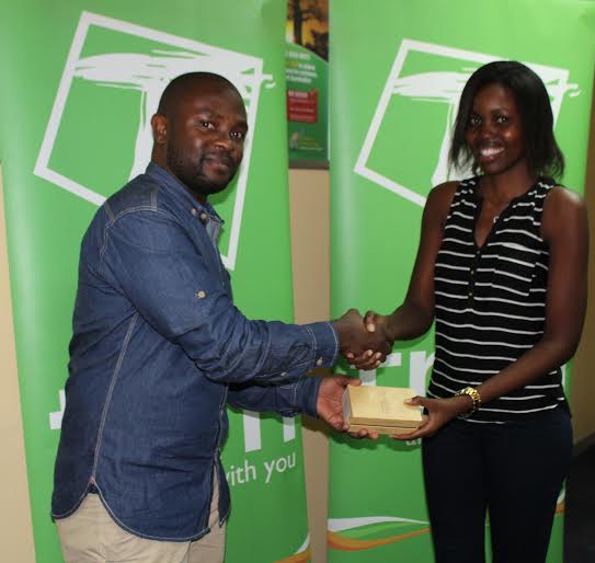Here you are! Magombo presenting Samsung S5 to Chimbalu