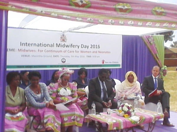 High-table-second-from-left-Juliana-Lunguzi-Dr-Phoya-Dr-Magwira-UNFPA-and-Save-the-Children-representataives-respectively.